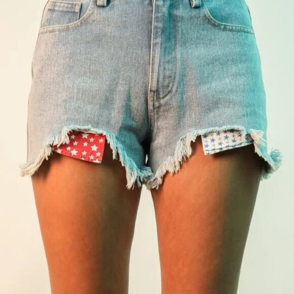 VERY J Raw Hem Pocketed Contrast Washed Denim Shorts - Picture 2 of 7